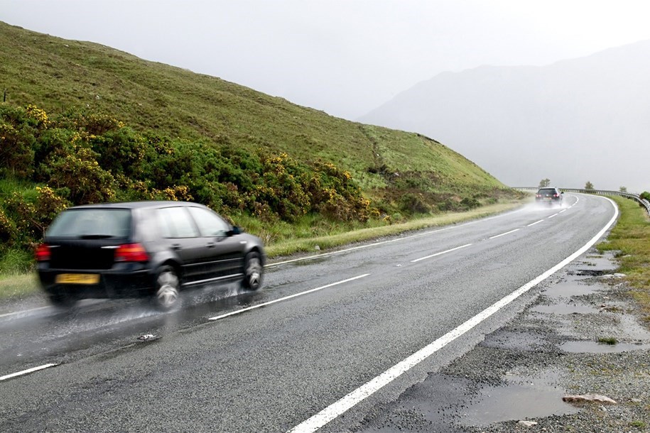 How to drive in heavy rain and strong winds