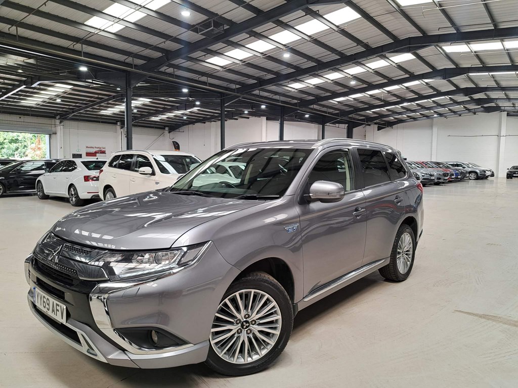 Mitsubishi Outlander 2.4h TwinMotor 13.8kWh Design CVT 4WD Euro 6 (s/s) 5dr 1 Owner From New SUV