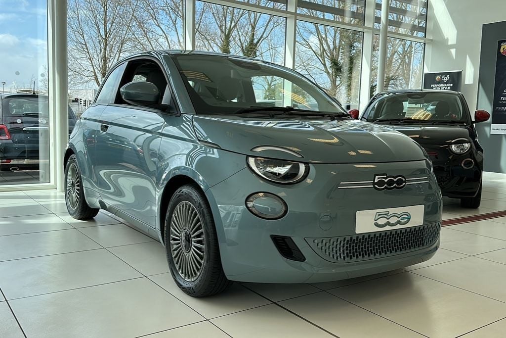 Fiat 500 87kW Icon 42kWh 3dr Auto Ex Demonstrator Apple Car Play Hatchback