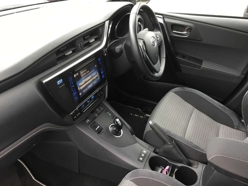 Toyota Auris s 1.8 Hybrid Design TSS 5dr CVT [Nav] Hatchback