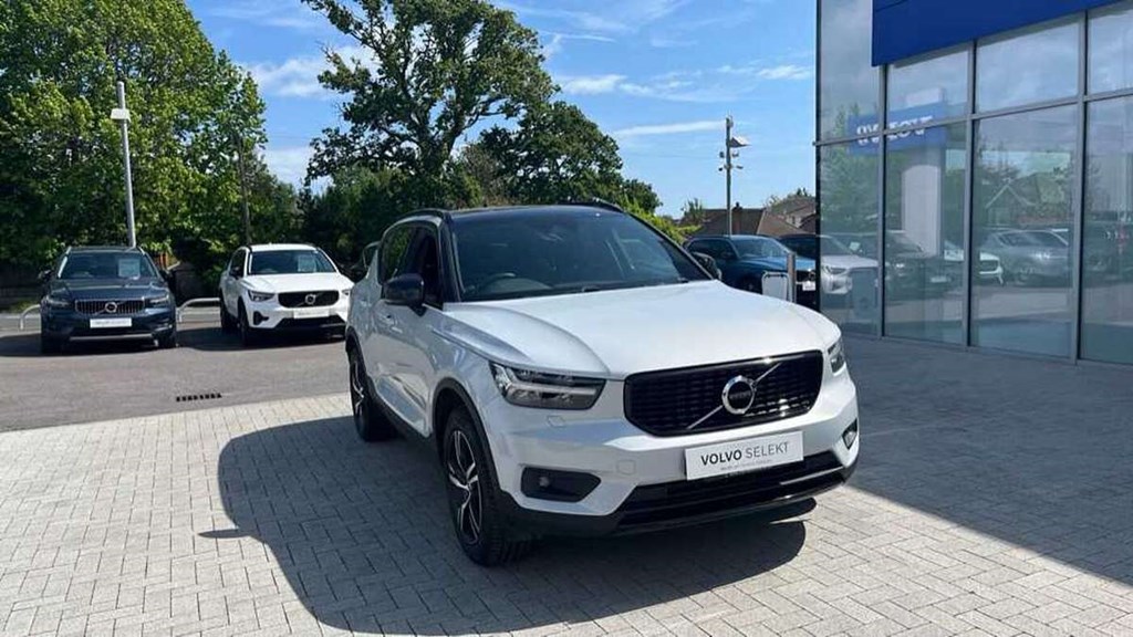 Volvo XC40 2.0 T4 R DESIGN 5dr AWD Geartronic SUV